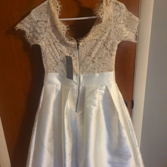 Boohoo Brand ivory/Off white lace dress NWT - Picture 3 of 5